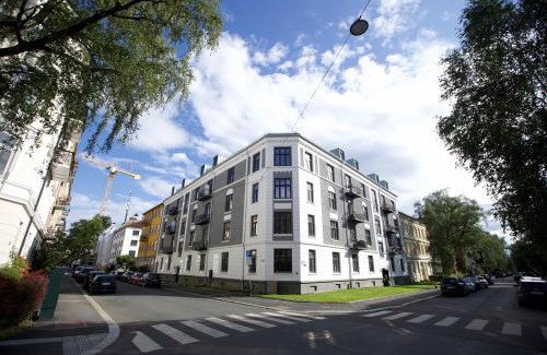Majorstua Appartement | Top floor - view & balcony in Oslo city center