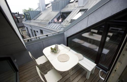 Majorstua Appartement | Top floor - view & balcony in Oslo city center