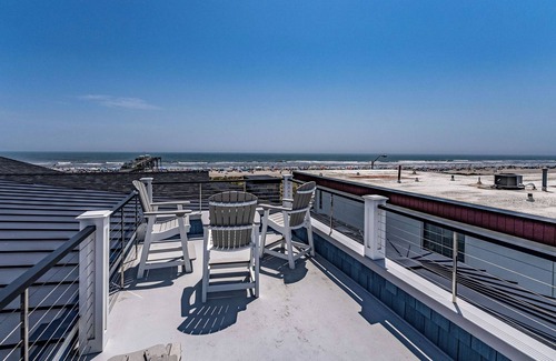 Ocean City Copropriété | Top Level Luxury BeachFront on Boardwalk, Roof Deck, Pool & Elevator! 6BR/7BA!