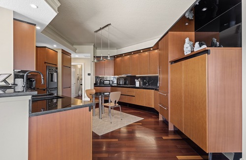 Coronado Shores Maison | Top Luxury Home in NSB! Pool, Hot Tub, Beach Boardwalk, Mini Gym,
