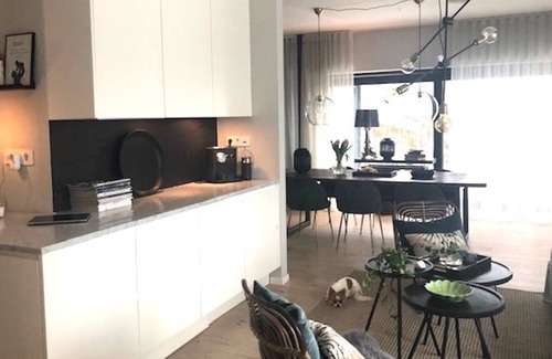 Taby Maison | Top maison moderne avec piscine à 10 min de la ville de Stockholm