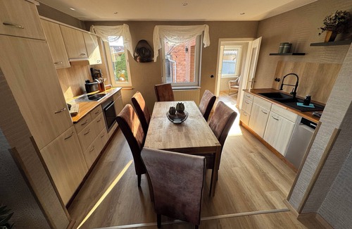 Guestrow Maison | Top modern townhouse in mint condition with garden+barbecue+garage safe and quiet