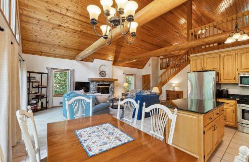 Fish Creek Maison | Top of the Hill Cabin by Simple Life Rental