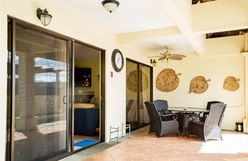 Coco Sunset Hills Appartement | TOP ON THE HILL OCEAN VIEW CONDO, PERSONALLY OWNED