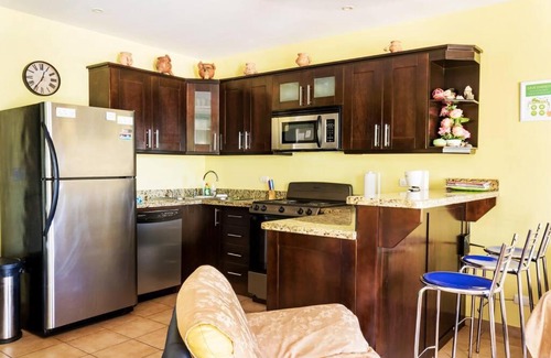 Coco Sunset Hills Appartement | TOP ON THE HILL OCEAN VIEW CONDO, PERSONALLY OWNED