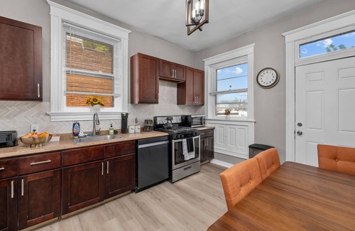 St. Louis Appartement | Historic 3-bedroom-near WASHU, LOOP, Pageant, Forest Park, Clayton, Barnes Hosp.