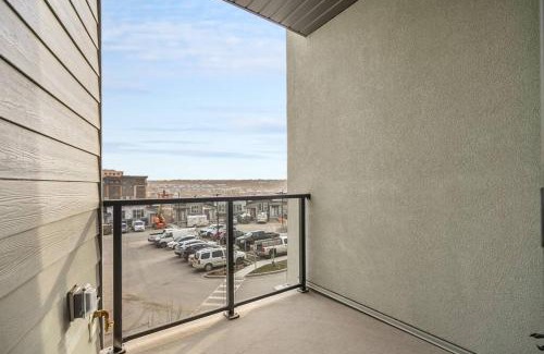 Springbank Hill Appartement | Top Rated Luxury Stay with Free Banff Access, BBQ, Netflix, Patio Dining, Sleeps 4