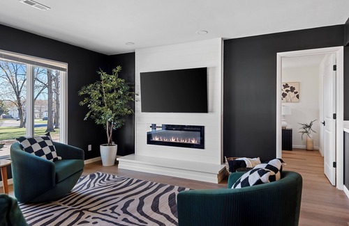 Petersburg Maison | Top-Rated Premier 3-Bedroom Spotless & Charming Home