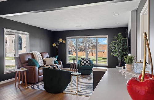 Petersburg Maison | Top-Rated Premier 3-Bedroom Spotless & Charming Home