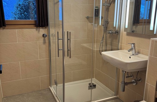 Oeschseite Appartement | Top-renovated, very nice vacation apartment on the Rinderberg in Zweisimmen