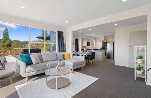 Springfield Maison | Top Spot Rotorua Summ
