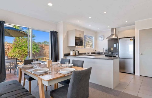 Springfield Maison | Top Spot Rotorua Summ