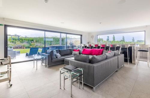 Halstead Villa | Toppesfield Vineyard luxury, contemporary villa - 2 adults