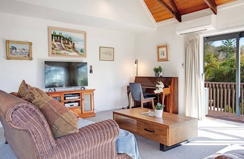 Torbay Maison | Torbay Sun Drenched Villa near Local Beaches