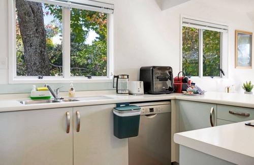 Torbay Maison | Torbay Sun Drenched Villa near Local Beaches