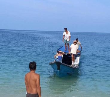 Pulau Masokut Cabine | Toro Simalatcat - Private all inclusive, Accom, Food, 2x daily surf trips, guide, barrels