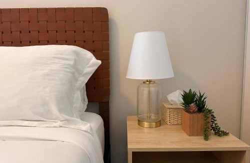 Wellington Place Appartement | Toronto Entertainment District - King Bed Condo - Close to Core - Dome - Scotiabank - CNE - Fort York - Near King St W