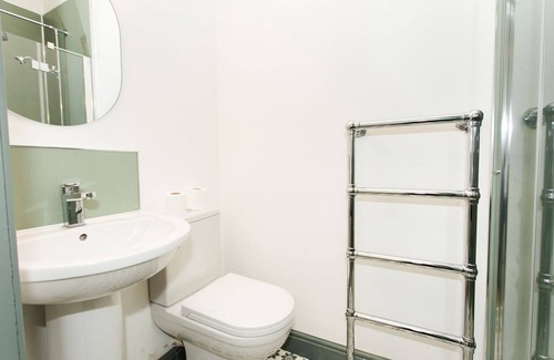 Torthorwald Appartement | Torr House; Bedroom 4 - Kippford - sleeps 2 guests in 1 bedroom
