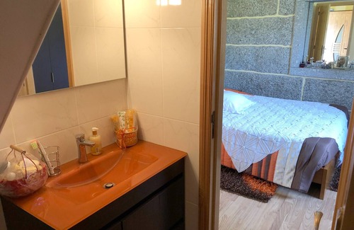 Celorico de Basto Lit Et Petit-Déjeuner | Torre da Quinta da Prelada con baño, terraza privada y piscina.
