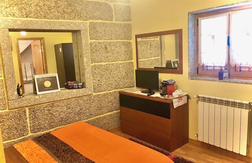 Celorico de Basto Lit Et Petit-Déjeuner | Torre da Quinta da Prelada con baño, terraza privada y piscina.