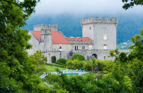 Tomino Hôtel | Torre de Tebra