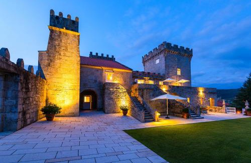 Tomino Hôtel | Torre de Tebra