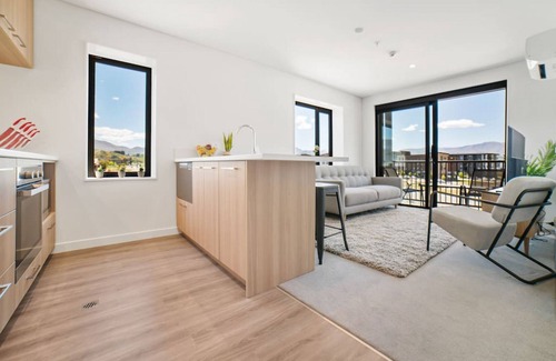 Frankton Appartement | Toru Top Floor Apartment - Brand New & Convenient