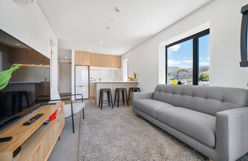 Frankton Appartement | Toru Top Floor Apartment - Brand New & Convenient