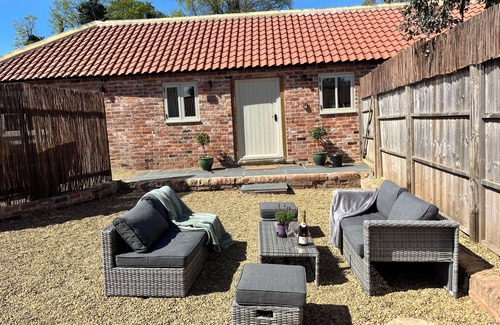Torworth Maison | Torworth - 1 Bed Barn - Sleeps 3 - Hot Tub