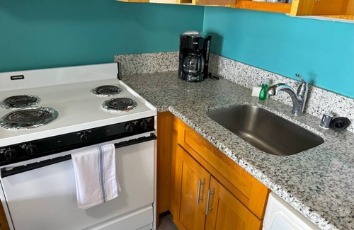 McCully - Moiliili Copropriété | 2 units at Royal Kuhio, Same floor, Total of 2 bedrooms, Sleeps 8, with AC.
