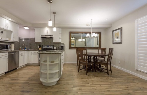 Camelback East Copropriété | CONDO DE LA RÉGION DE BILTMORE RÉNOVÉ. SUPER ENDROIT.