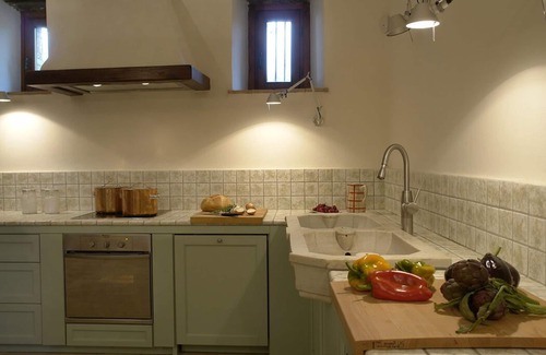 Fratta Villa | Superbe villa en pierre du 18ème siècle, vue imprenable, piscine, Wifi