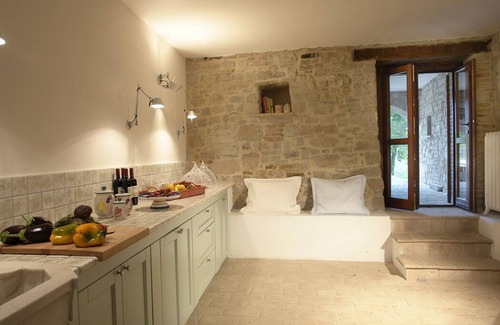 Fratta Villa | Superbe villa en pierre du 18ème siècle, vue imprenable, piscine, Wifi