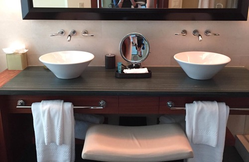 Bal Harbour Hôtel | SEULE SUITE AU RITZ QUI A ÉTÉ TOTALEMENT AMÉLIORÉE ET REMISE À NEUF