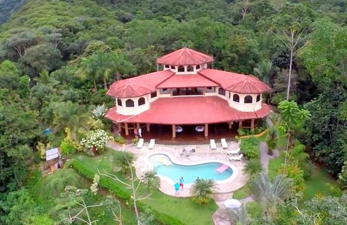 Baru Villa | Toucans, montagnes et cascades! Jungle Villa w / personnel complet.