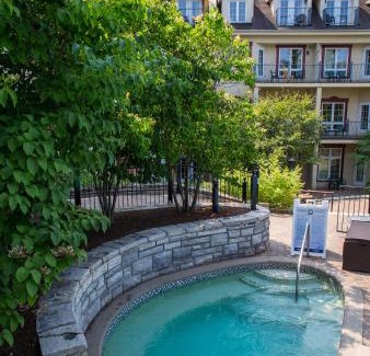 Mont-Tremblant Pedestrian Village Hôtel | Tour des Voyageurs