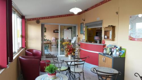 Lesparre-Medoc Hôtel | Tour Hôtel