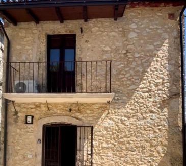 Isola del Liri Maison | Tower Cottage