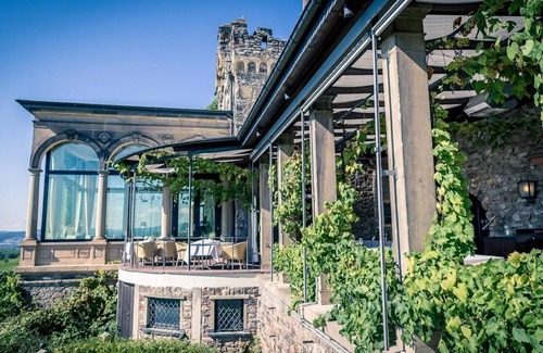 Johannisberg Maison | Tower room - Castle & Guesthouse by Schwarzenstein