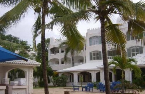 Malindi Appartement | Plage/ Ville/confortable appartement,gym,piscine,chaises longues, Jardin