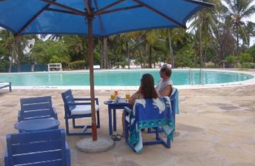 Malindi Appartement | Plage/ Ville/confortable appartement,gym,piscine,chaises longues, Jardin