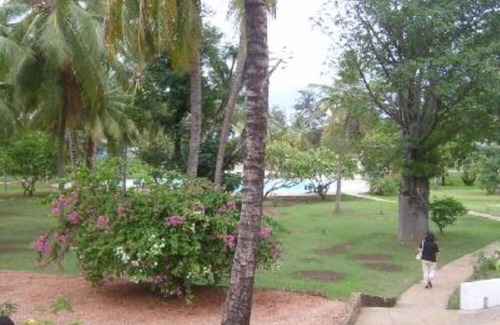 Malindi Appartement | Plage/ Ville/confortable appartement,gym,piscine,chaises longues, Jardin