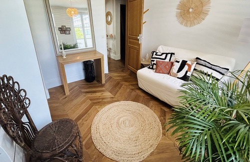 Montreuil Maison | Town house 15 minutes from Paris with courtyard and small pool