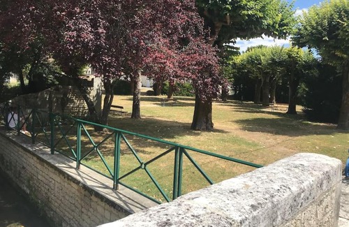 Aulnay Maison | Maison de ville à Aulnay, à deux pas des bars/restaurants