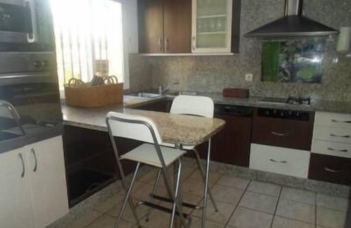 Urbanizacion Puerto de Estepona Maison | Maison de ville avec piscine partagée et superbe terrasse sur le toit, près de la plage