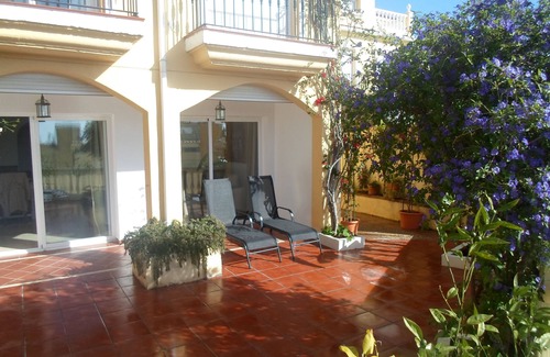 Urbanizacion Puerto de Estepona Maison | Maison de ville avec piscine partagée et superbe terrasse sur le toit, près de la plage