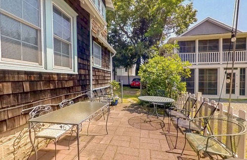 South Rehoboth Appartement | Town of Rehoboth Beach apartment w/patio, grill, 2 blocks from beach