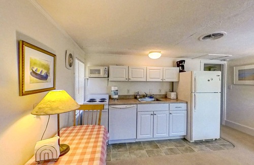 South Rehoboth Appartement | Town of Rehoboth Beach apartment w/patio, grill, 2 blocks from beach
