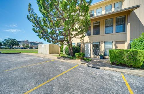 Horseshoe Bay Maison | Townhome Near Lake LBJ with Deck and Patio!