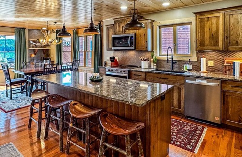 Inlet Maison | Townhome O1 - Luxury Waterfront Home on 4th Lake